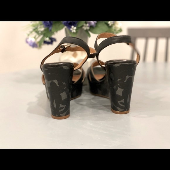 Comfortable Clark Wedge - Picture 4 of 8